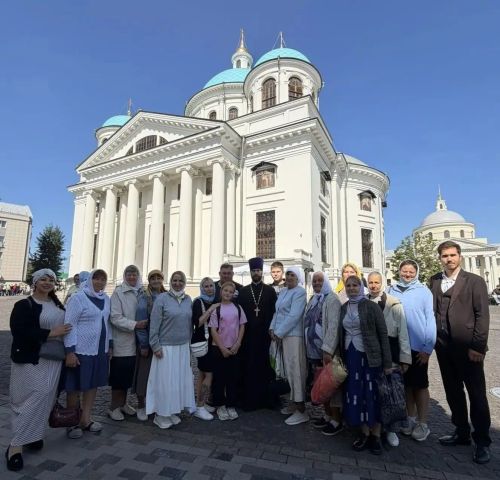 Делегация Спасского благочиния поклонилась святыне в Казанском соборе