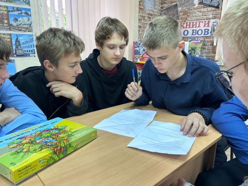 Старшеклассники прошли патриотический квест «Военный маршрут»