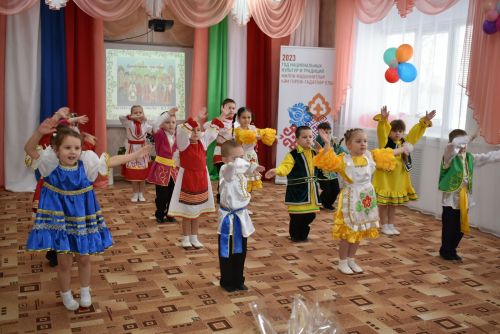В детском саду «Колосок» прошёл праздничный концерт «Мелодия родного языка»