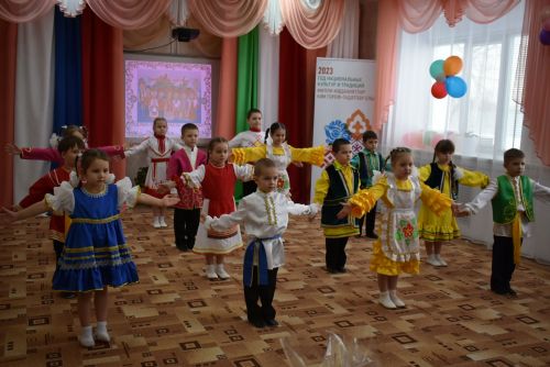 В детском саду «Колосок» прошёл праздничный концерт «Мелодия родного языка»