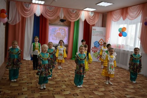 В детском саду «Колосок» прошёл праздничный концерт «Мелодия родного языка»