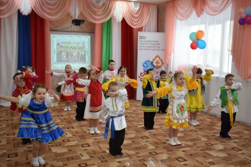 В детском саду «Колосок» прошёл праздничный концерт «Мелодия родного языка»