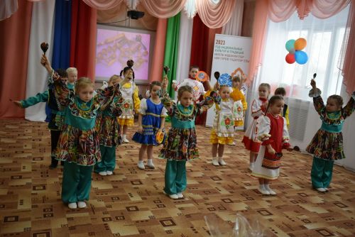 В детском саду «Колосок» прошёл праздничный концерт «Мелодия родного языка»