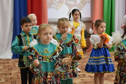 В детском саду «Колосок» прошёл праздничный концерт «Мелодия родного языка»