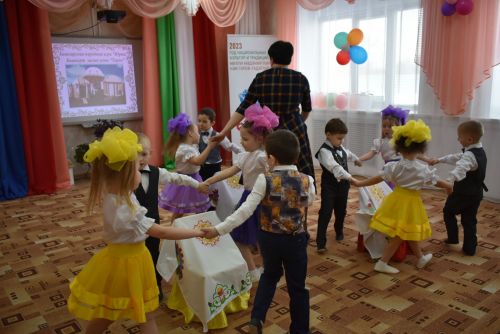 В детском саду «Колосок» прошёл праздничный концерт «Мелодия родного языка»