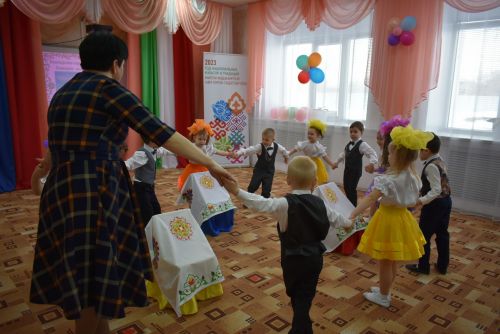 В детском саду «Колосок» прошёл праздничный концерт «Мелодия родного языка»