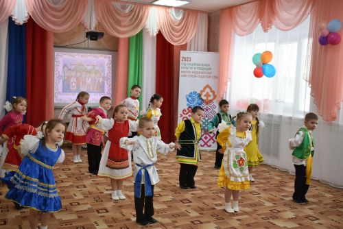 В детском саду «Колосок» прошёл праздничный концерт «Мелодия родного языка»