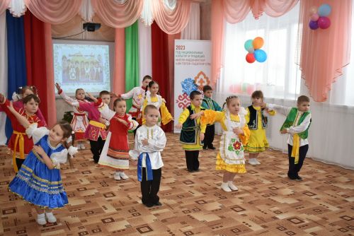 В детском саду «Колосок» прошёл праздничный концерт «Мелодия родного языка»