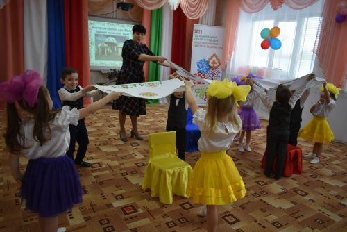 В детском саду «Колосок» прошёл праздничный концерт «Мелодия родного языка»