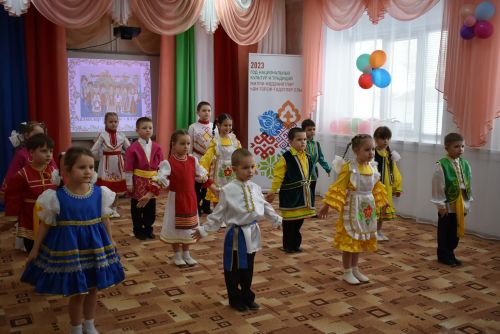 В детском саду «Колосок» прошёл праздничный концерт «Мелодия родного языка»