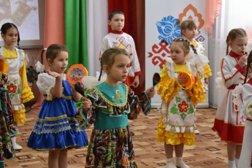 В детском саду «Колосок» прошёл праздничный концерт «Мелодия родного языка»