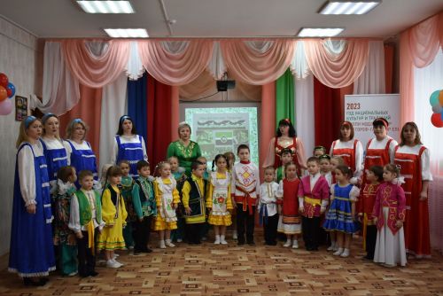 В детском саду «Колосок» прошёл праздничный концерт «Мелодия родного языка»