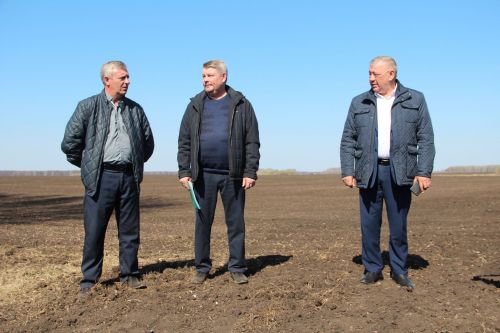 «Пора начинать сев!»: Фаргат Мухаметов провёл совещание со спасскими фермерами