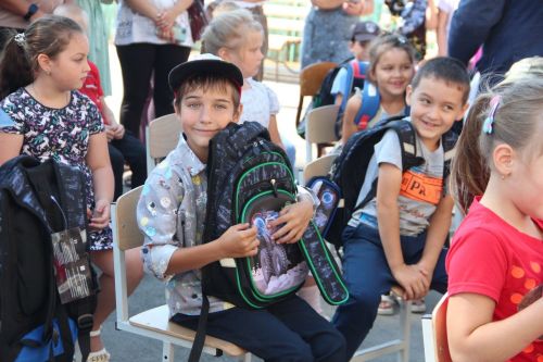 В первой городской школе прошла традиционная благотворительная акция «Помоги собраться в школу»