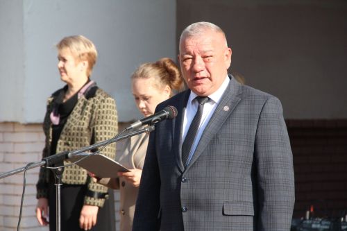 Открытие мемориальной доски в память о Кавалере Ордена Мужества Раисе Зиннатуллине в Болгарской кадетской школе-интернате им. П.А.Карпова
