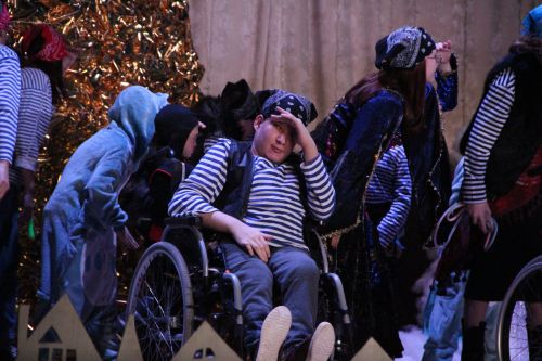 В Болгаре состоялась премьера инклюзивного спектакля «Снежная королева»