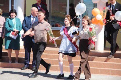 В первой городской школе прозвенел последний звонок