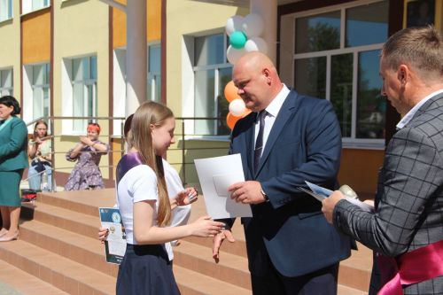 В первой городской школе прозвенел последний звонок