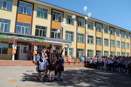 В первой городской школе прозвенел последний звонок