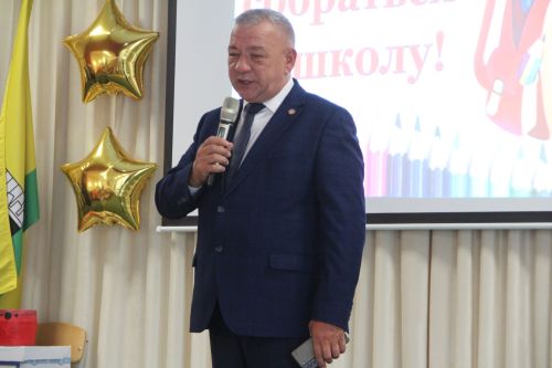 В Болгаре будущим первоклассникам вручили портфели