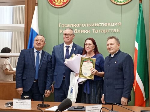 В Госалкогольинспекции РТ наградили победителей и призеров IX Республиканского конкурса на лучшее освещение темы защиты прав потребителей