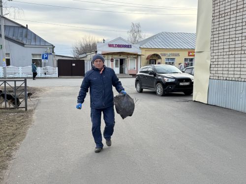 Сотрудники администрации и исполкома Спасского района вышли на субботник