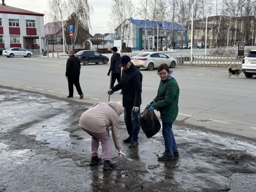 Сотрудники администрации и исполкома Спасского района вышли на субботник