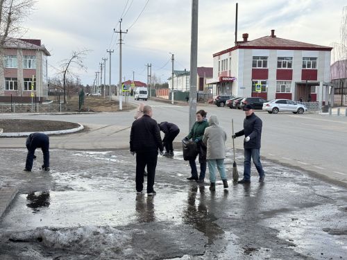 Сотрудники администрации и исполкома Спасского района вышли на субботник