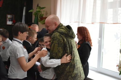 В Болгарской школе для детей с ОВЗ появилась «Стена памяти», посвящённая погибшим участникам СВО