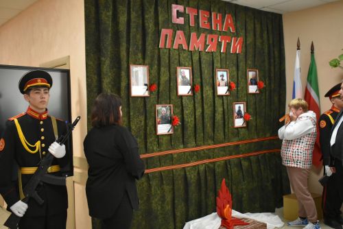 В Болгарской школе для детей с ОВЗ появилась «Стена памяти», посвящённая погибшим участникам СВО