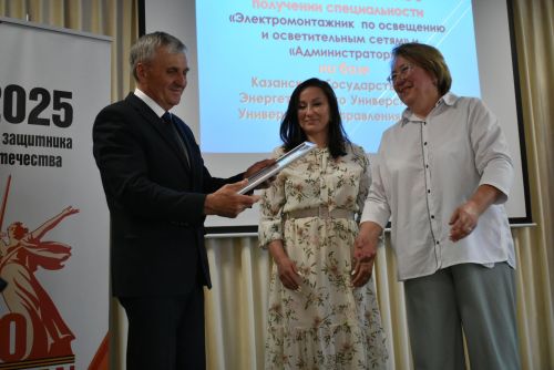 Школьники Спасского района получили свидетельства электромонтажников и администраторов