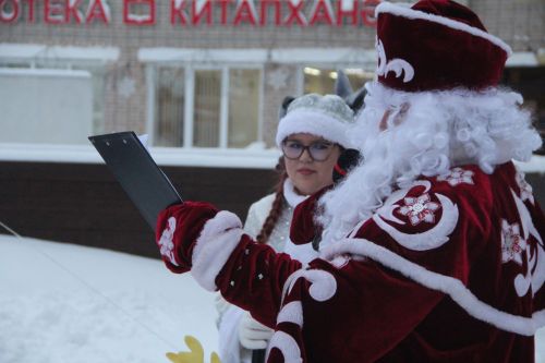 Новогоднее представление состоялось около Центральной библиотеки Болгара
