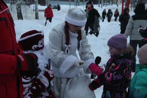 Новогоднее представление состоялось около Центральной библиотеки Болгара