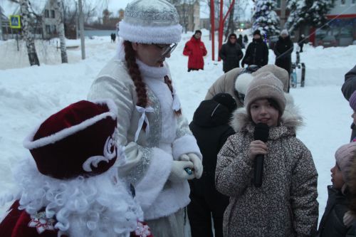 Новогоднее представление состоялось около Центральной библиотеки Болгара