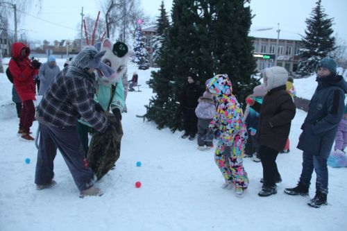 Новогоднее представление состоялось около Центральной библиотеки Болгара