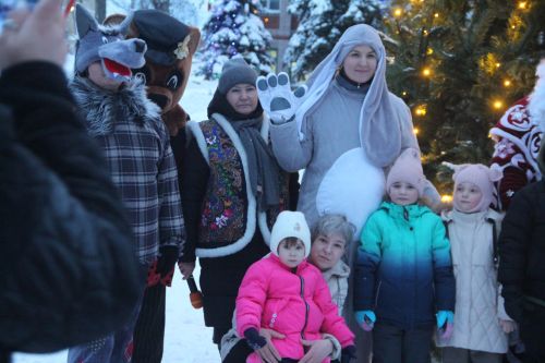Новогоднее представление состоялось около Центральной библиотеки Болгара