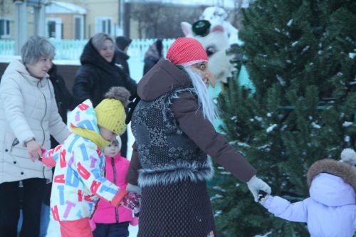Новогоднее представление состоялось около Центральной библиотеки Болгара
