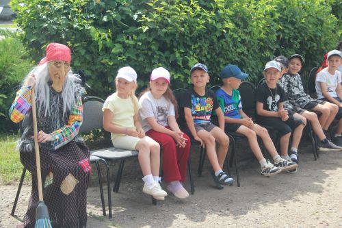 В детской библиотеке Болгара прошёл День рождения Бабы Яги