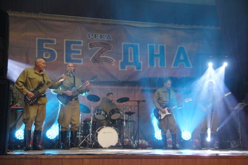 Фестиваль поисковой и военно-патриотической песни "Река Бездна- 2026" собрал на сцене Никольского СДК десятки артистов