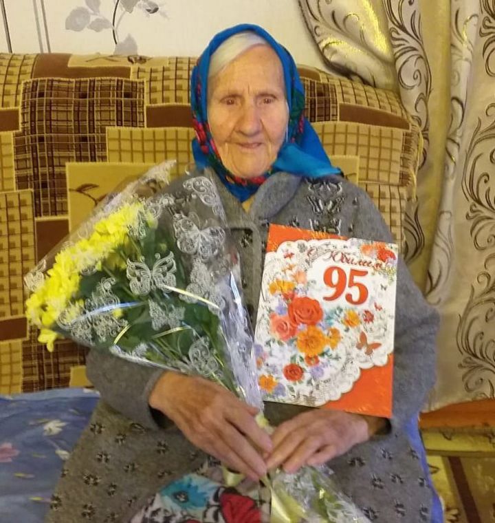 В Болгаре поздравили долгожительницу