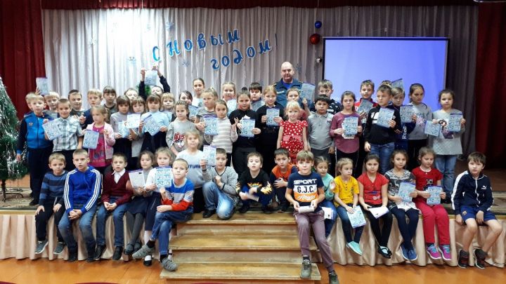 В Болгарской средней школе №2 работает зимний лагерь "Морозко" (ФОТО)