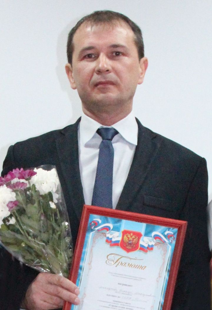 Балаларга үрнәк күрсәтә