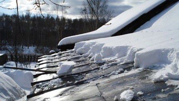 Прокуратура проводит проверку по факту гибели пенсионерки из-за обрушения снега