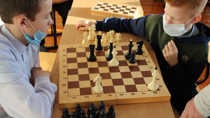 Спасские школьники приняли участие в памятном турнире по шахматам