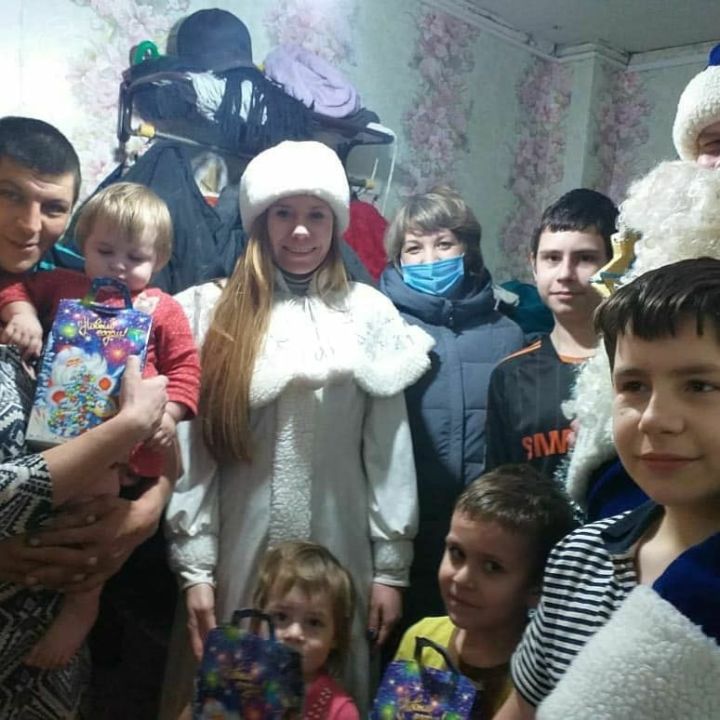 В Спасском районе детям вручают новогодние подарки