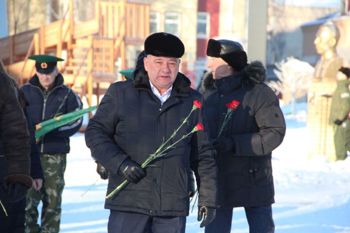 В Болгаре почтили память Героев Отечества