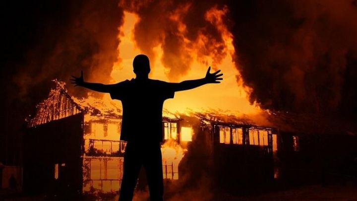 Житель Тетюшского района из ревности поджег гладильную доску и спалил дом жены