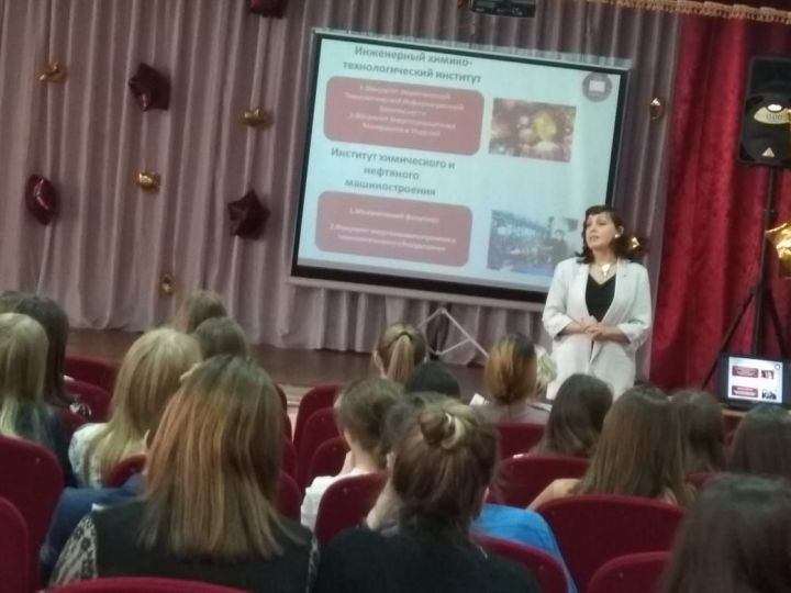 Болгарские школьники встретились с преподавателями Казанского университета