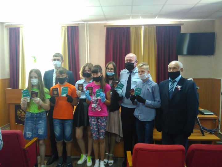 В Болгаре прошло торжественное вручение паспортов юношам и девушкам (ФОТО)