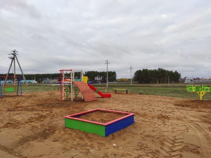 В поселке Приволжский появилась новая детская площадка